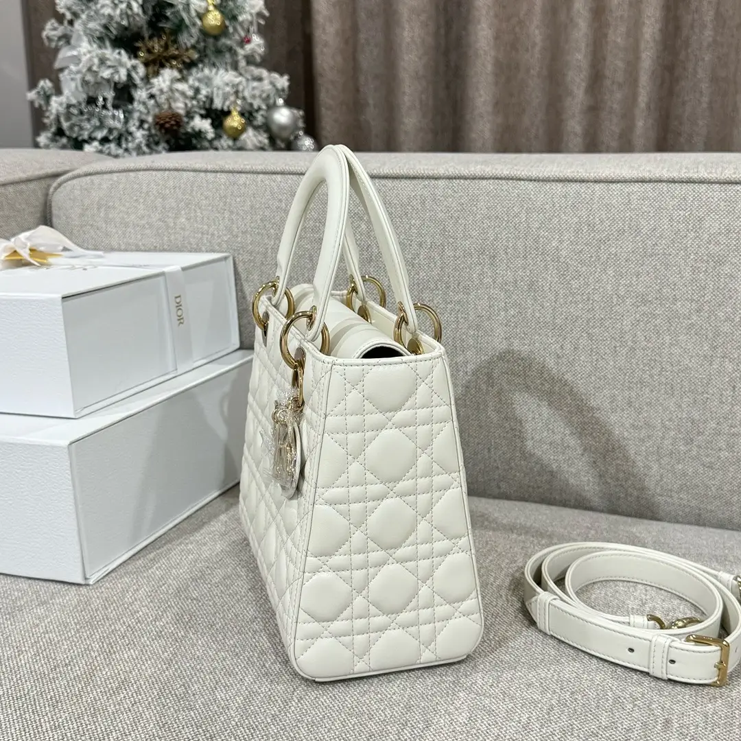 ميديام ليدي د