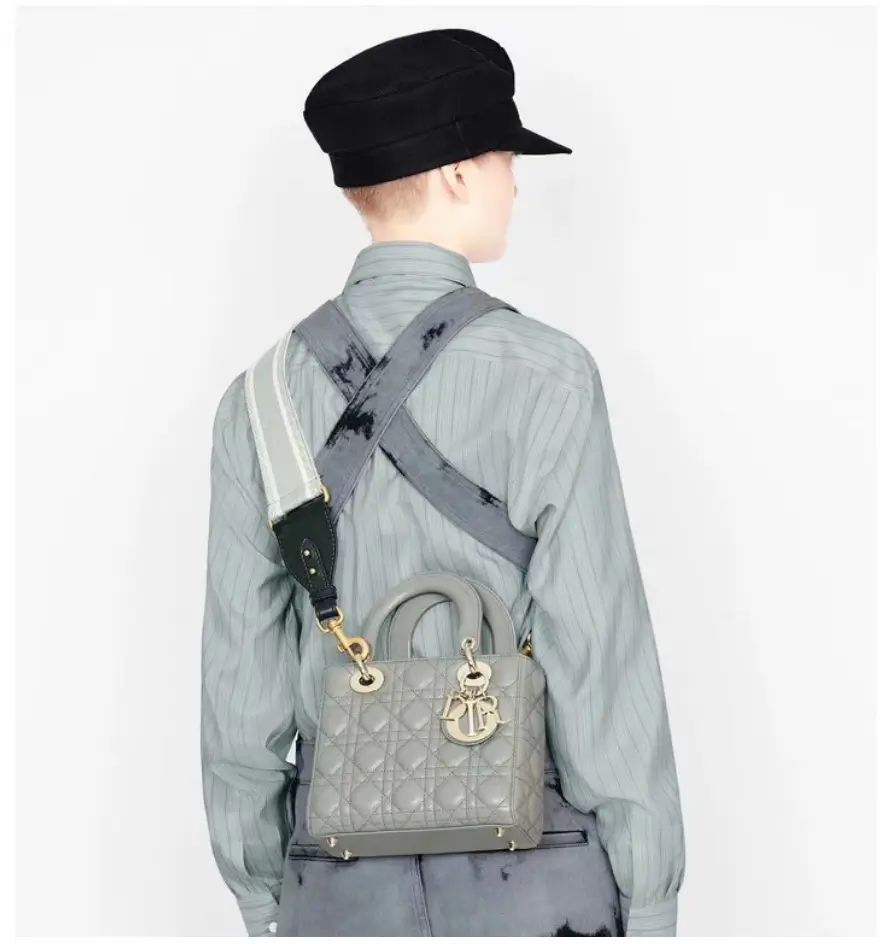 سمول ليدي د