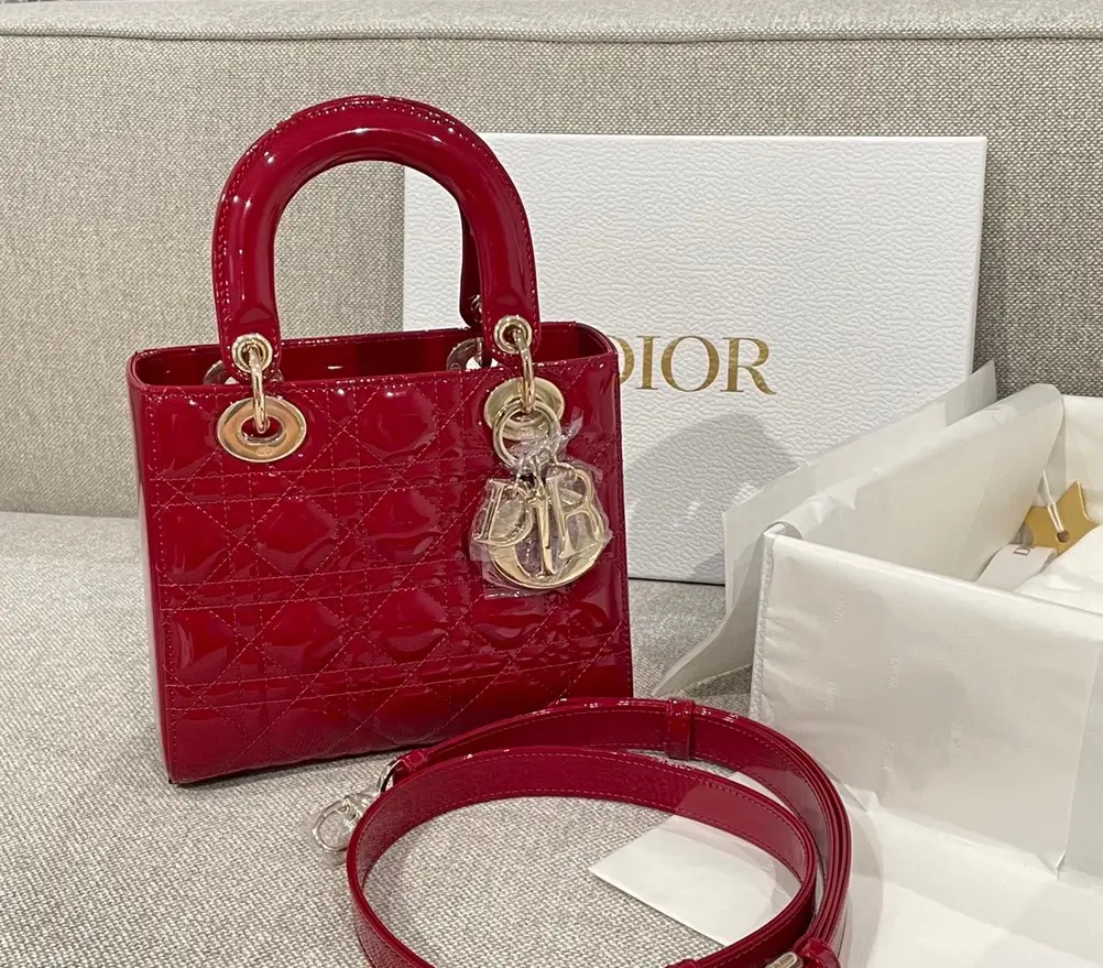 سمول ليدي د