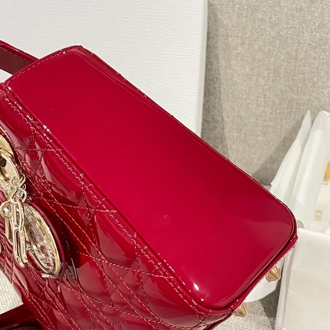 سمول ليدي د