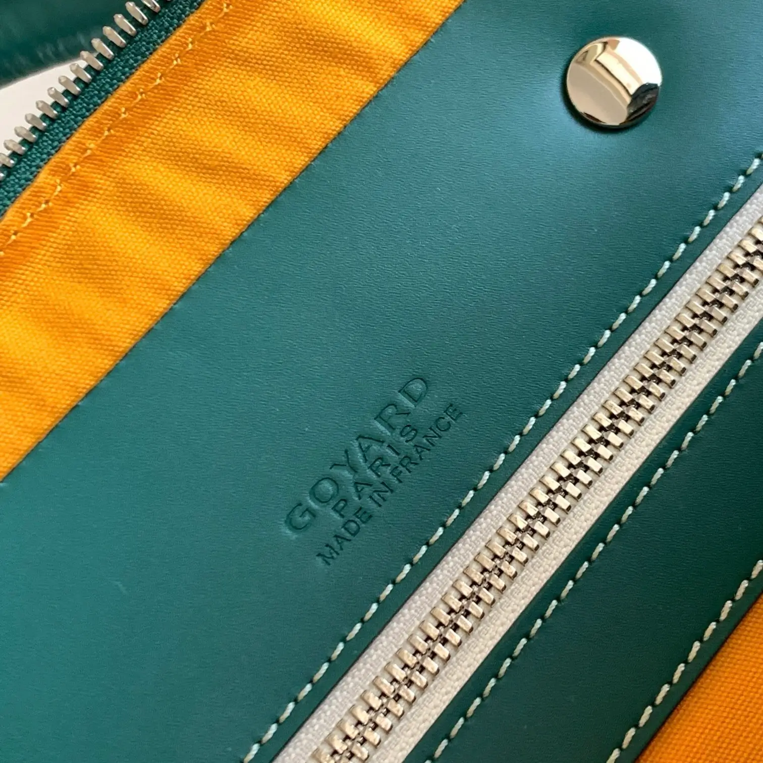 حقيبة مستندات أمباساد (الموديل المتوسط)